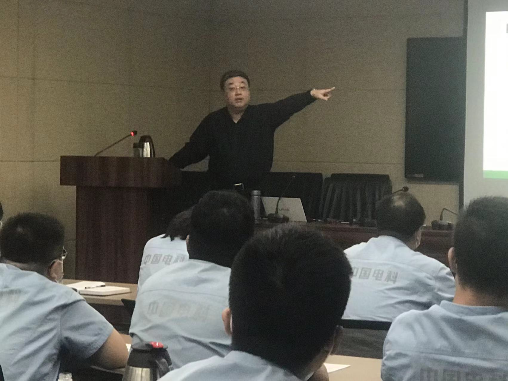6月11日阎金岱老师给中国电子科技集团公司第十八研究所讲授《中基层执行力》课程圆满结束