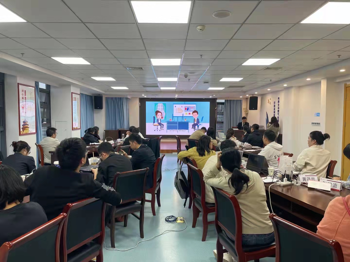 10月15-16日，戴辉平老师受邀中国银行江苏盐城支行讲授《万彩动画微课开发》的课程