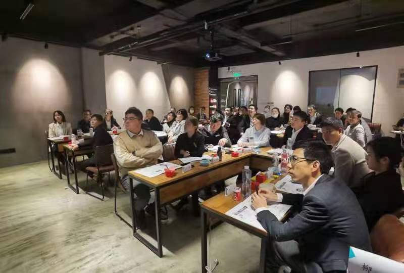 11月29日，柳娟老师为上海某日料连锁企业的30多位管理层带来《职场形象塑造》课程