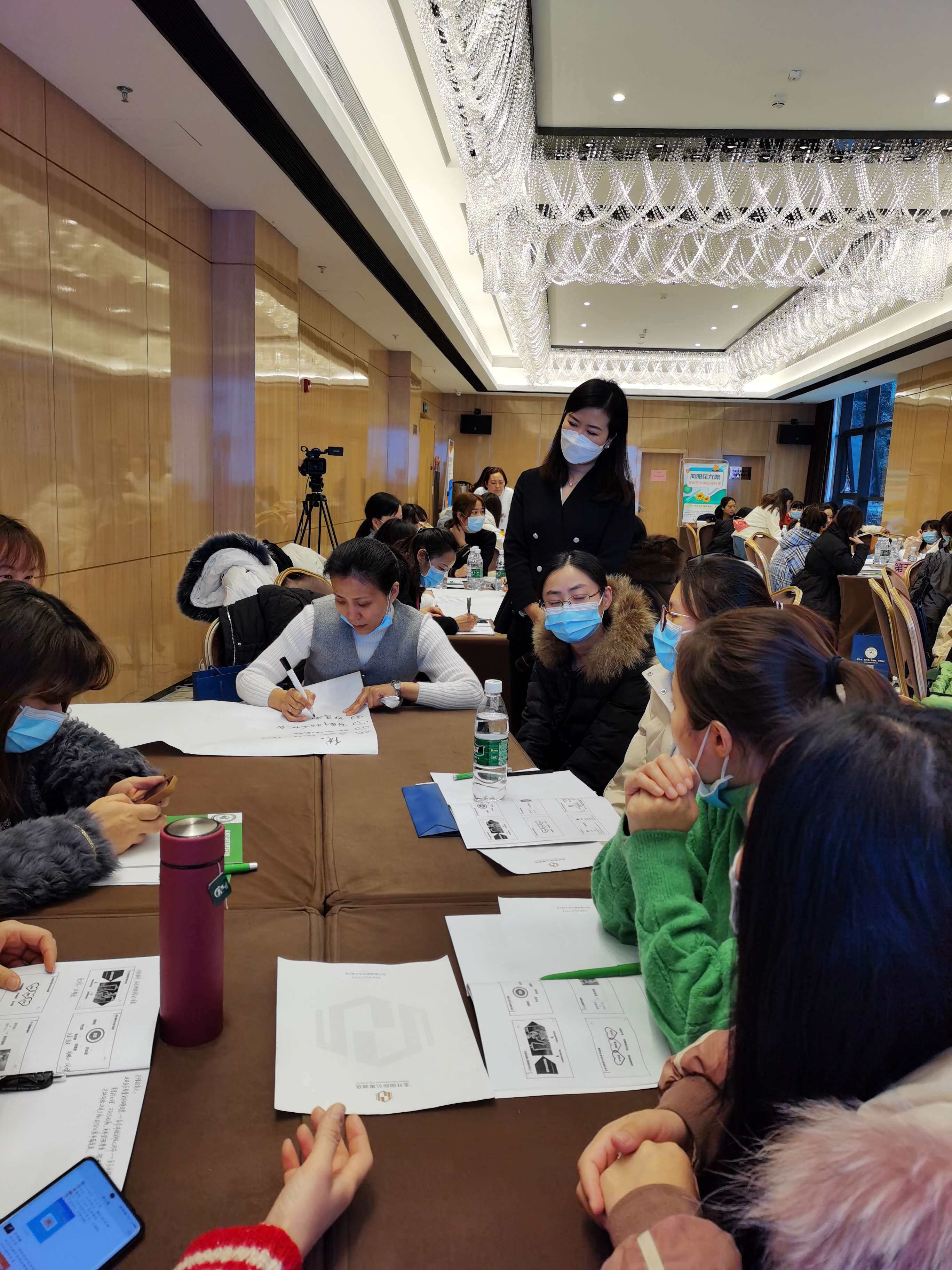 12月11-12，柳娟老师为医护人员带来的公开课《使命传递价值  服务增值患者》