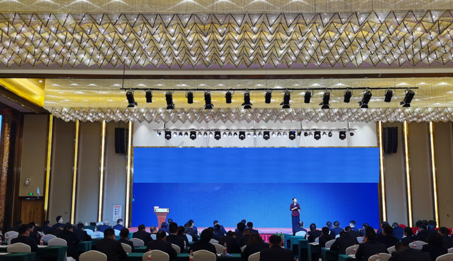 李艳萍老师2021年12月9日在宜春给农商银行讲授《稳“收”强“攻”网点开门红创新营销》的课程