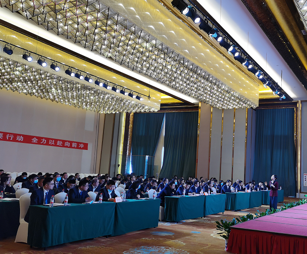 李艳萍老师2021年12月9日在宜春给农商银行讲授《稳“收”强“攻”网点开门红创新营销》的课程