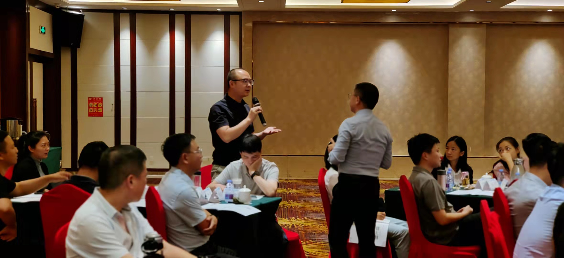 刘老师为河南移动某片区讲授第一期《为成果而战—高效执行力》圆满结束