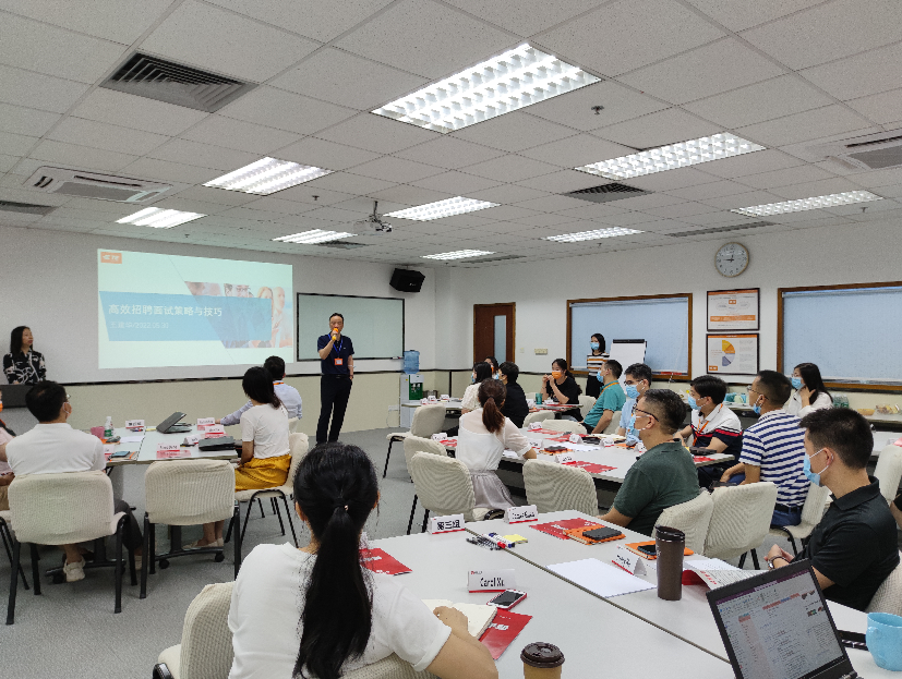 【王建华老师】 5月30日，王建华老师给某电子集团讲授《实景招聘与面试技巧》圆满结束