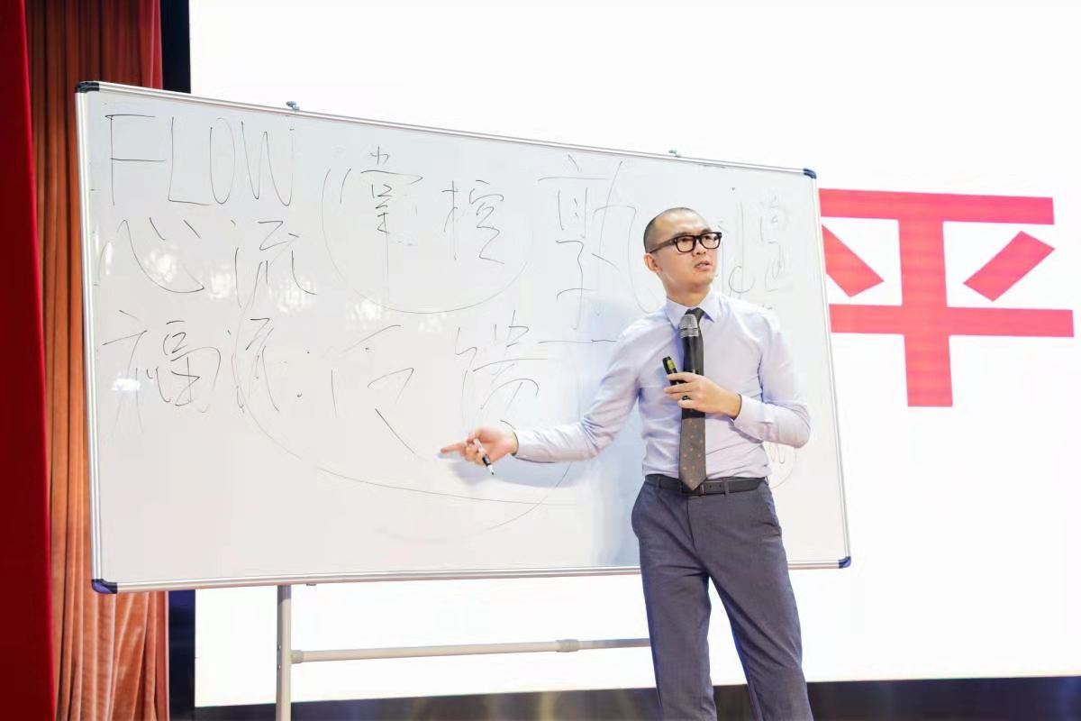 何峰老师2022年6月7日为深圳市宝投置业有限公司讲授《卓有成效的管理者》课程圆满结束