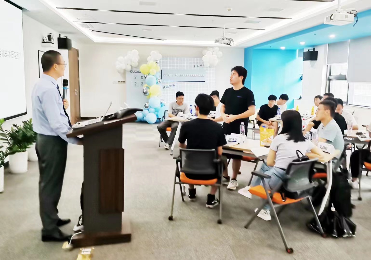 胡既白老师给新华三技术有限公司讲授《管理技能提升》