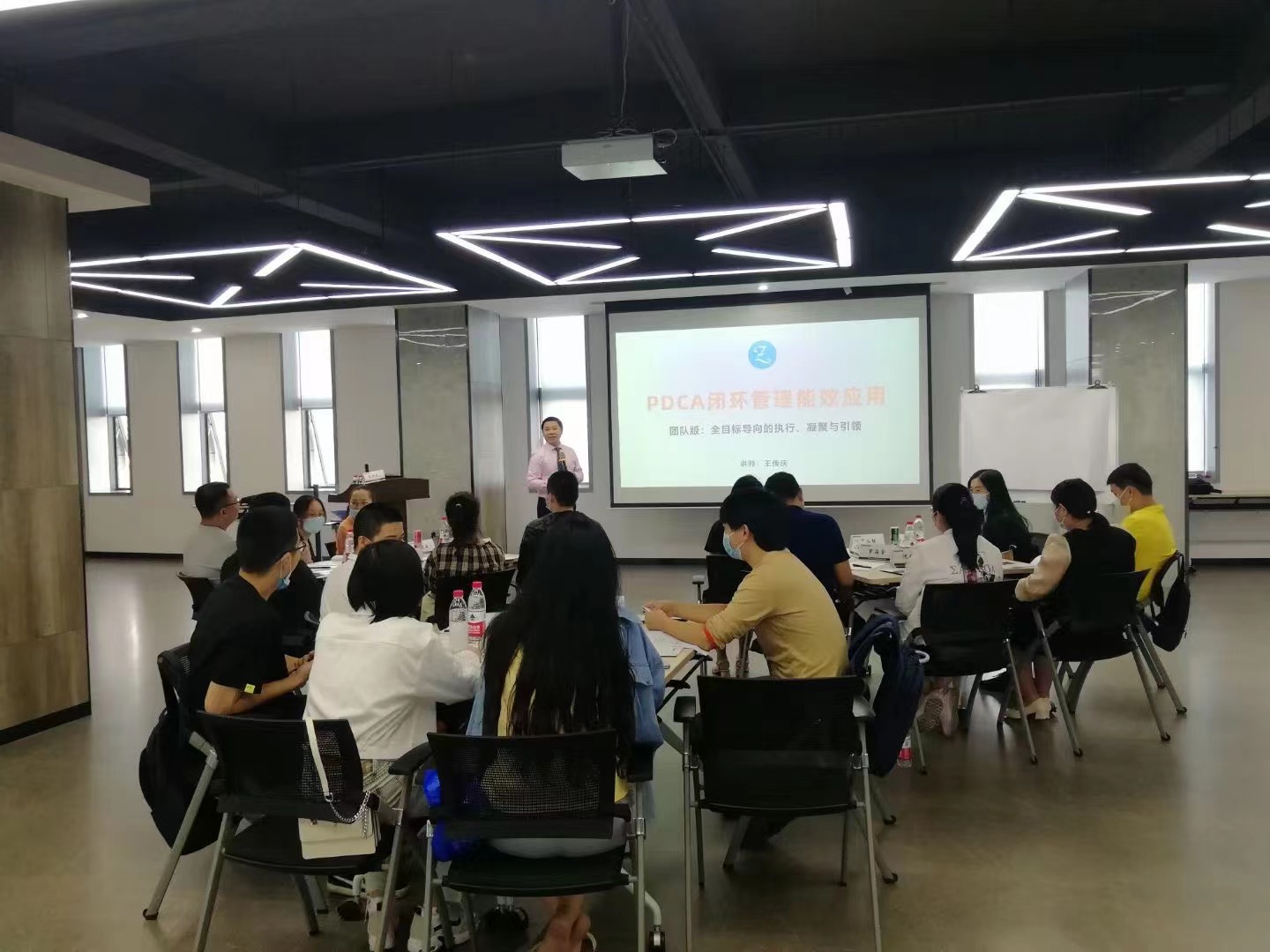【王传庆老师】10月20日为 厦门万泰凯瑞生物技术有限公司讲授《PDCA闭环管理能效应用》课程。