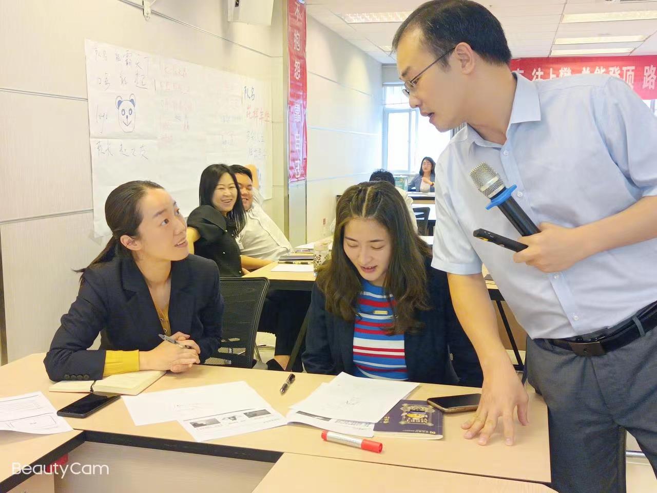 6月8日，许君老师被富滇银行返聘讲授《EAP：员工心理建设与心理辅导》课程