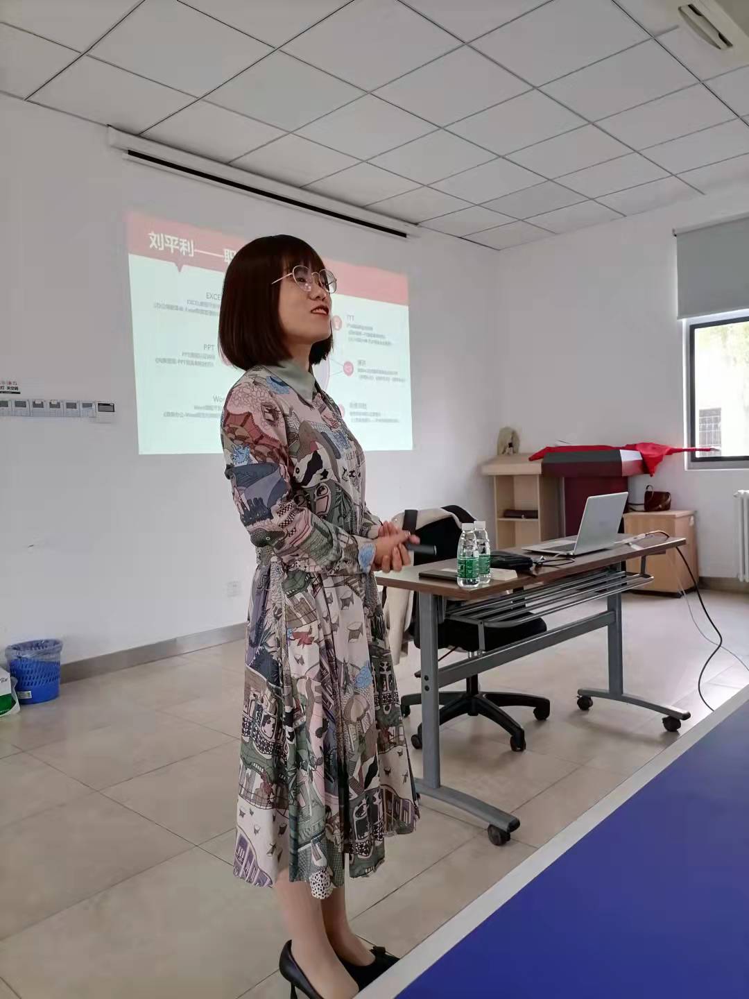 刘平利老师2021年10月19号在泰兴某环保公司讲授《office三剑客办公效能提升》课程圆满结束