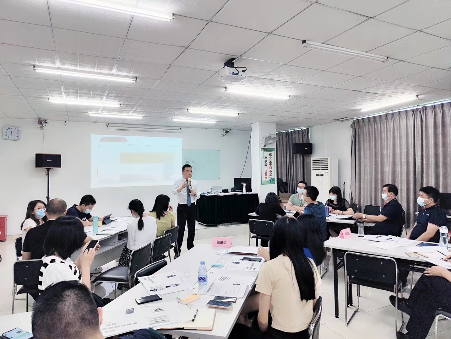 陈西君老师 7月9号给东莞某制造型企业40位中高层管理者讲授《MTP中高层管理技能提升》课程