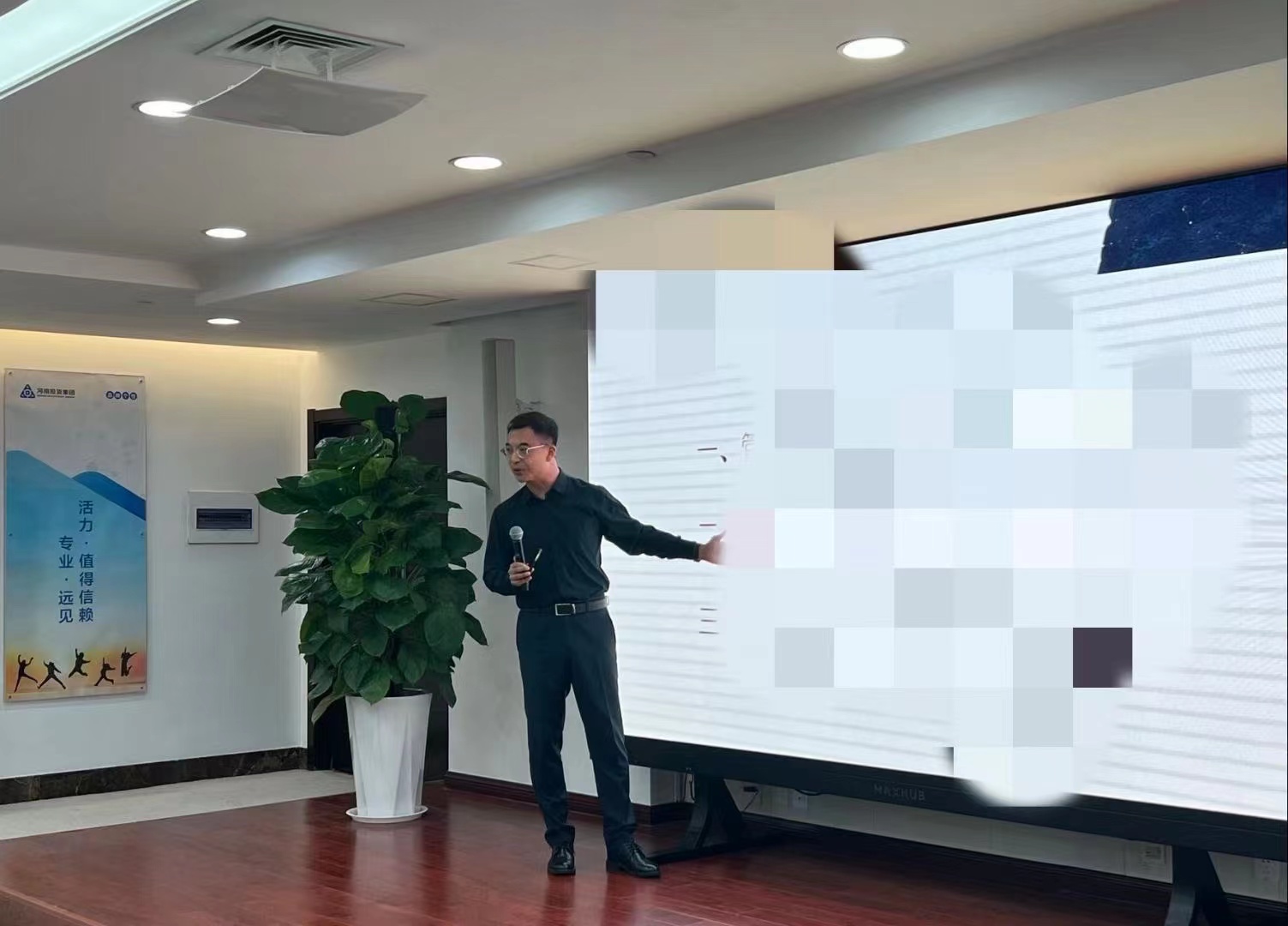 杨楠老师2022年7月9日在河南给立安实业讲授《 新生代员工管理》课程圆满结束！