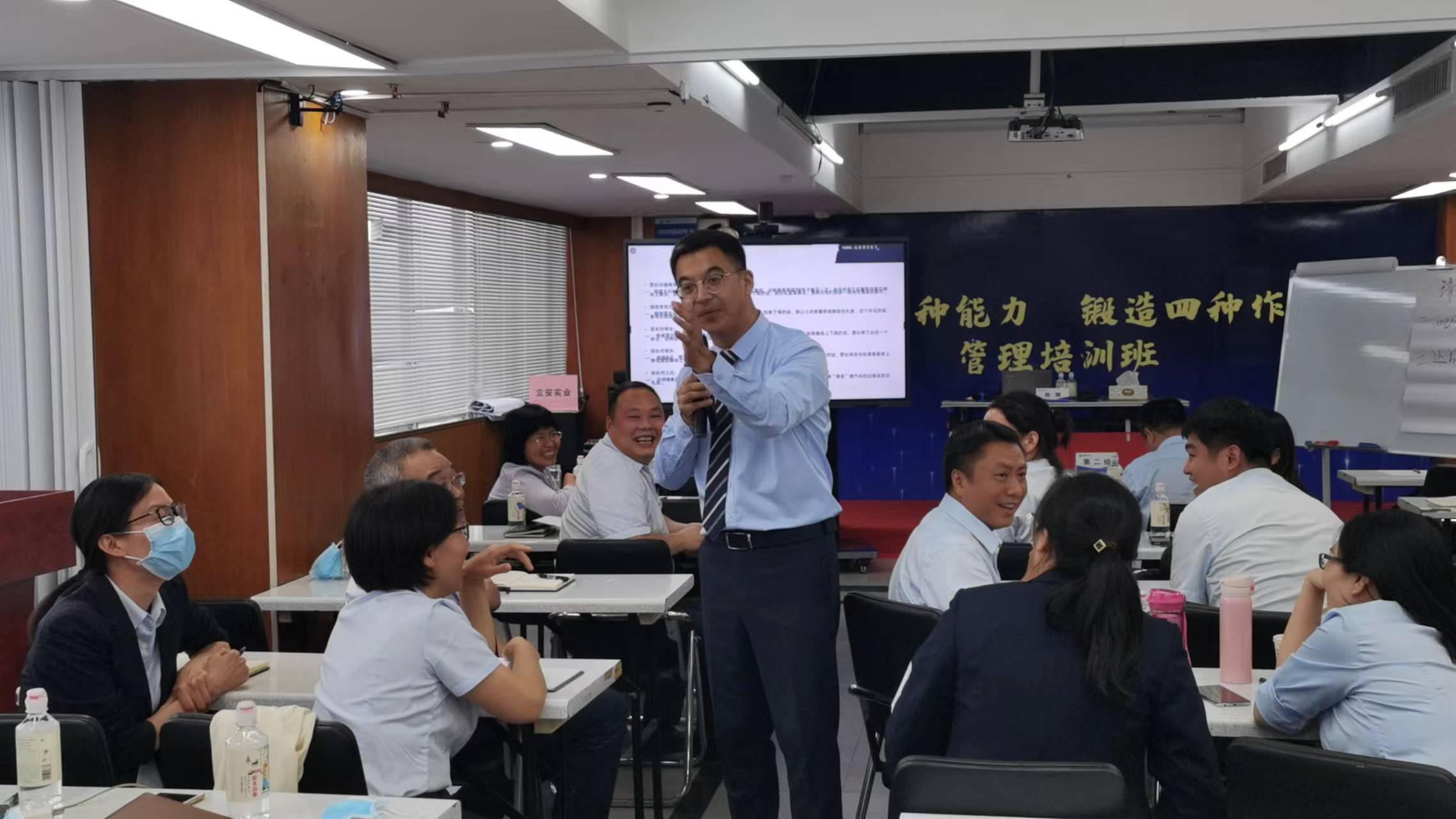 杨楠老师2022年7月11日在郑州给立安实业讲授《人际沟通的卓越攻略之里应外合》课程圆满结束！