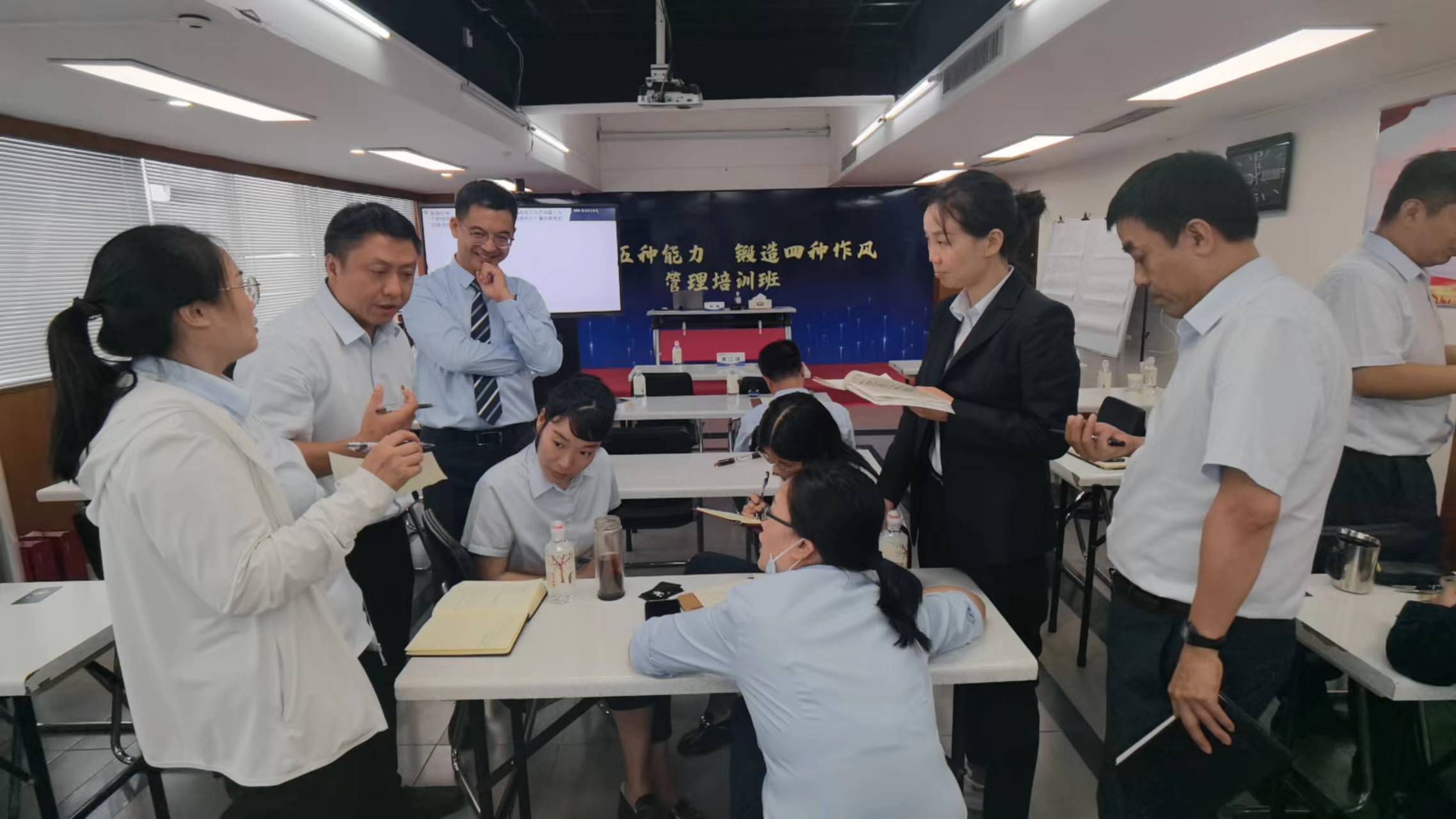杨楠老师2022年7月11日在郑州给立安实业讲授《人际沟通的卓越攻略之里应外合》课程圆满结束！